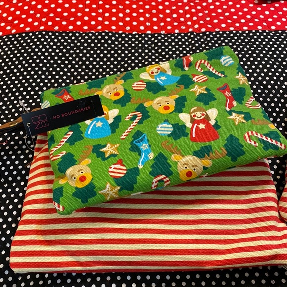 Set of two! Super cute canvas Holiday themed bags. I am offering two set… - Picture 2 of 8